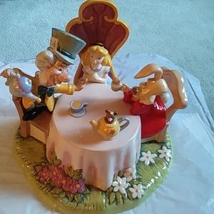 Walt Disney's Royal Dolton, Mad Hatter's Tea Party